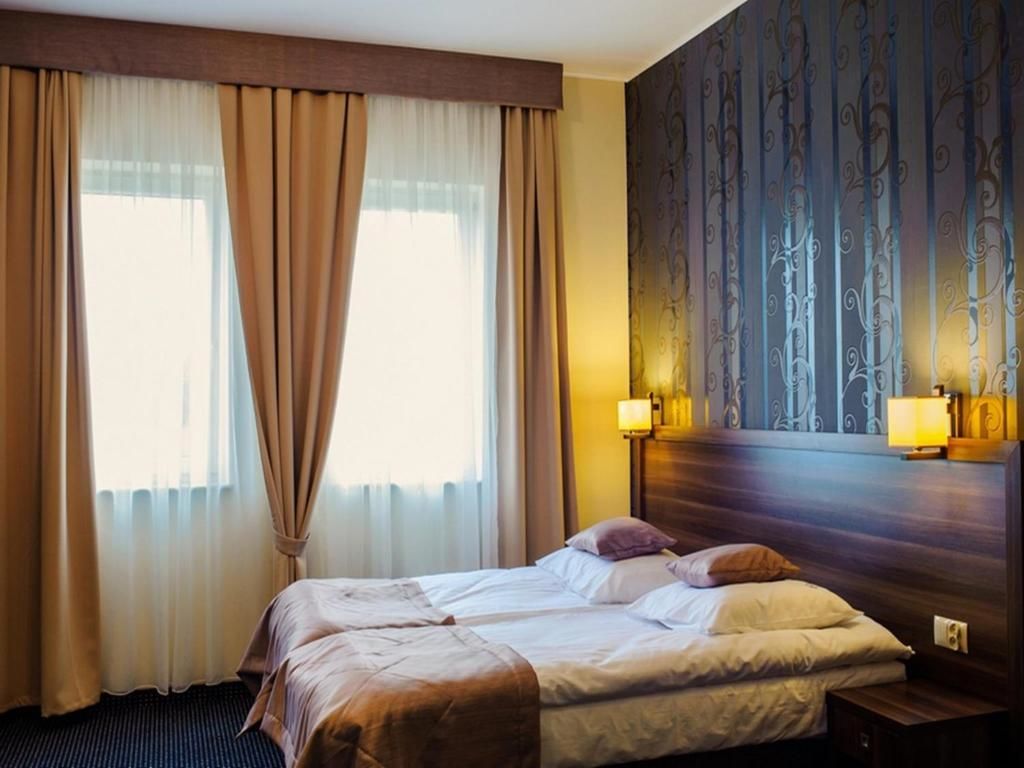 Отель Hotel Sevilla Рава-Мазовецкая-28
